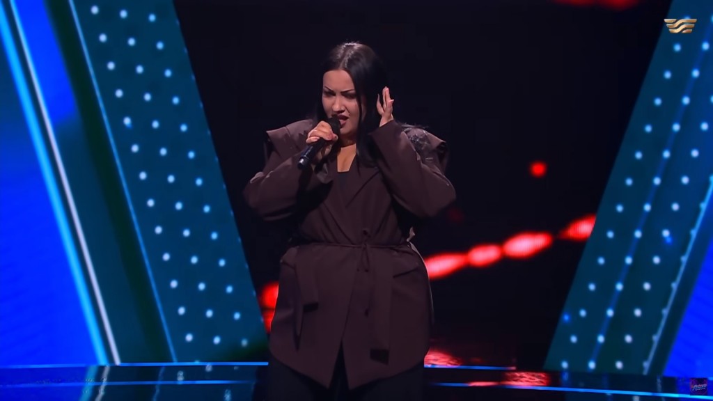 Пизда мен аузында шлангтары мен суы бар порно