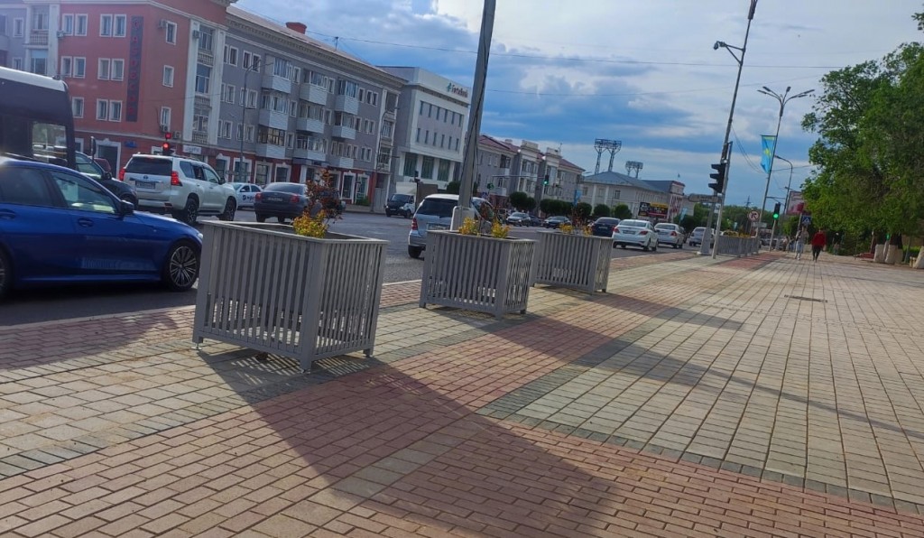 Новую брусчатку частично заменят на проспекте Бухар жырау в Караганде