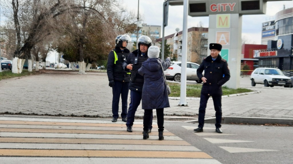 Неожиданная эвакуация карагандинцев из ТРЦ City Mall. Фоторепортаж