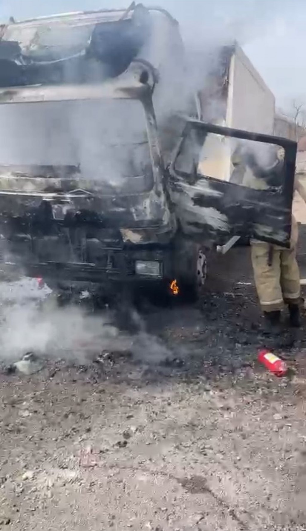 В Шахтинске из-за короткого замыкания горел грузовик