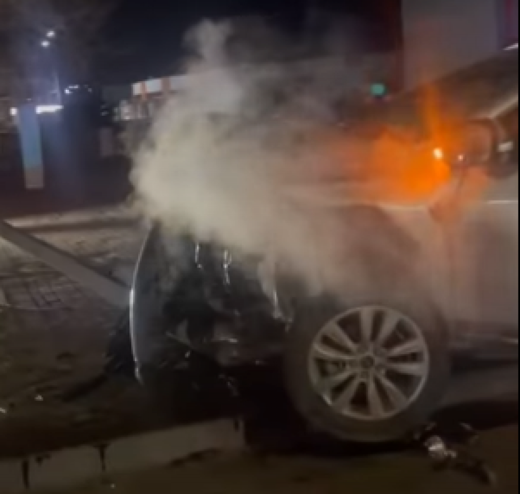 Два автомобиля столкнулись в центре Караганды