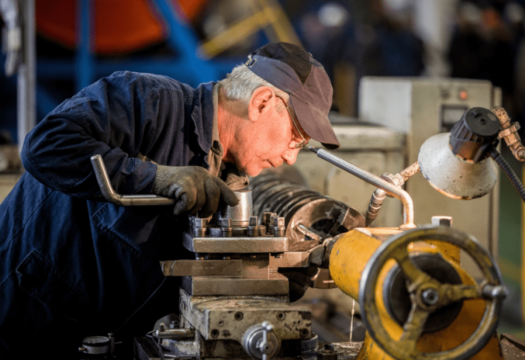 Не от хорошей жизни: в Казахстане работают всё больше пенсионеров