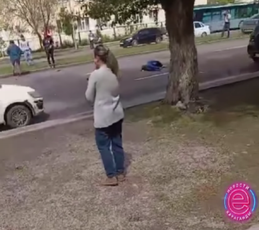 В Караганде пожилая женщина погибла под колесами авто, выбежав на дорогу