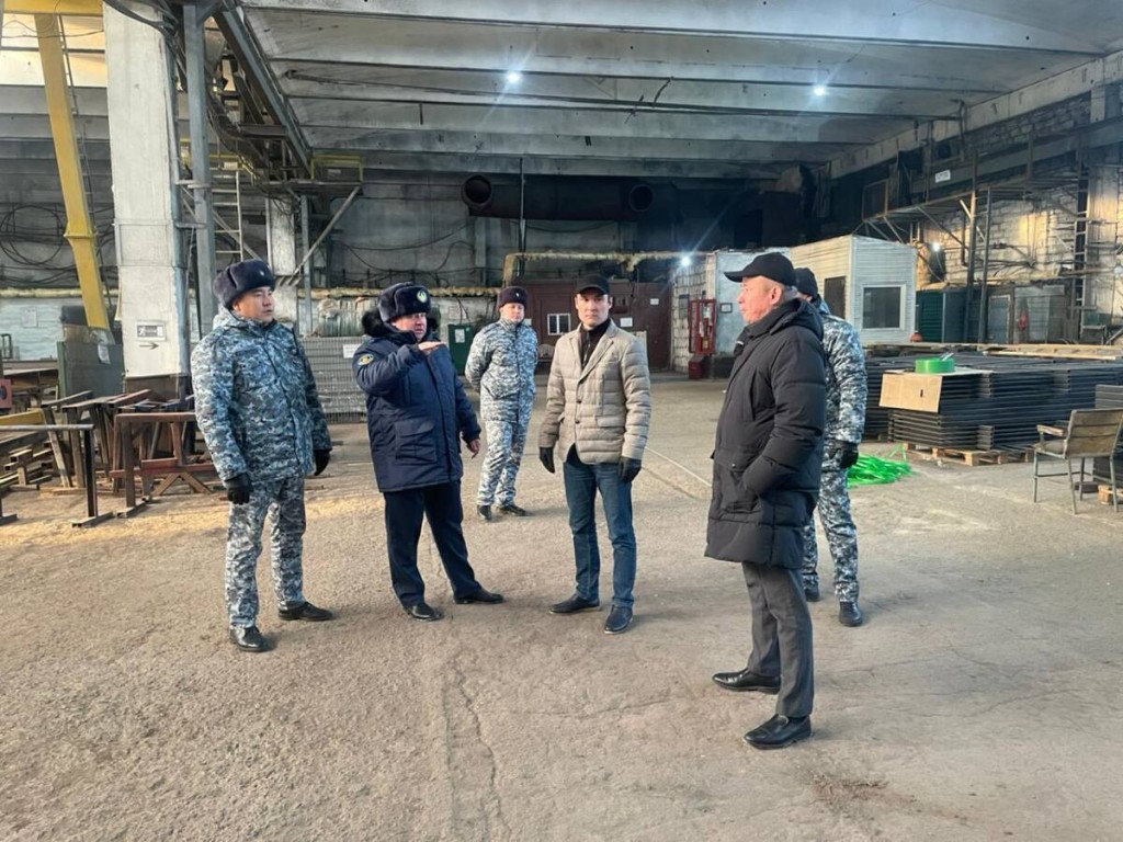 Олимпийский чемпион Серик Сапиев встретился с осужденными карагандинской колонии