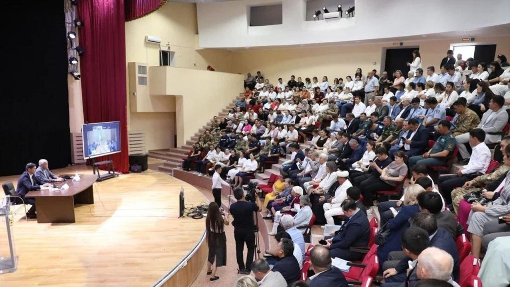 Облыс әкімімен ашық диалог: Приозерск тұрғындары қаланың басты мәселелерін белгіледі