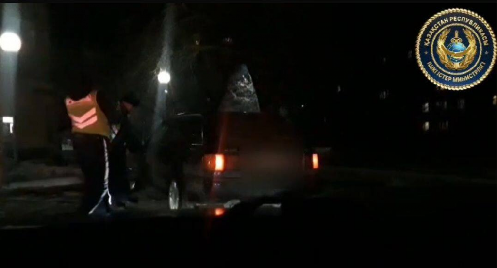 Пьяный водитель без прав задержан в Караганде