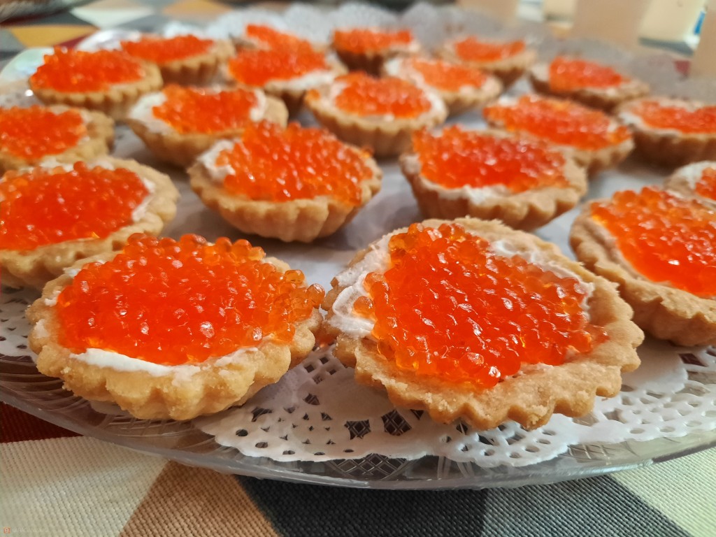 Сколько стоит красная и черная икра в городах Казахстана