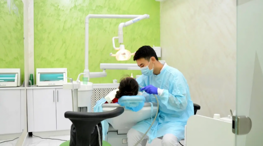 Стоматологические кабинеты появятся в школах Казахстана: какие услуги будут оказывать бесплатно