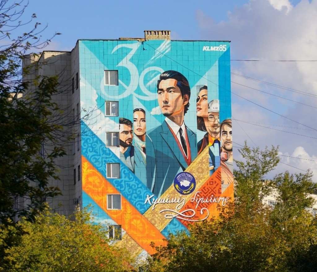 Новый мурал о силе единства появился в Караганде