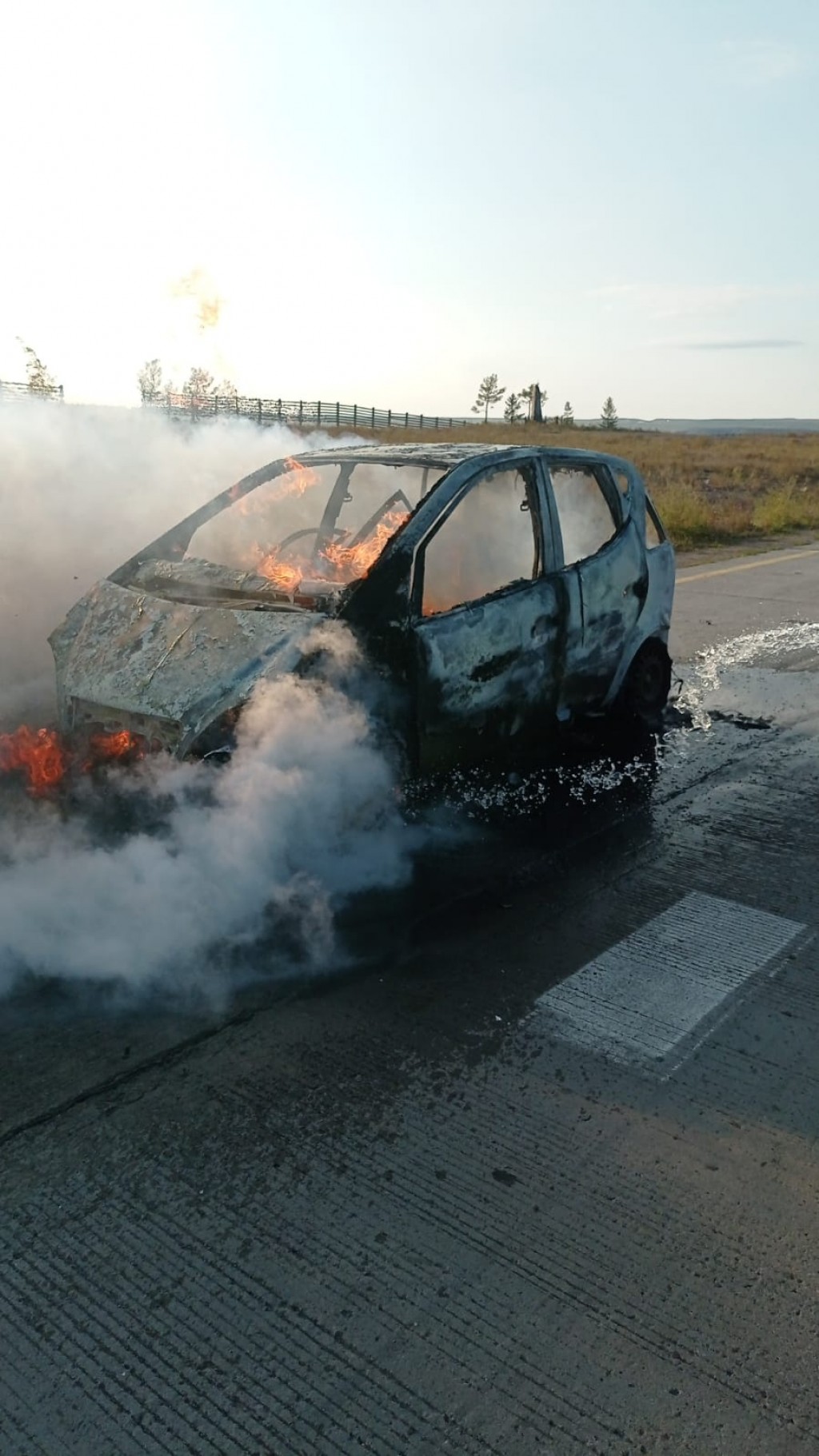 На трассе Караганда – Темиртау сгорел автомобиль