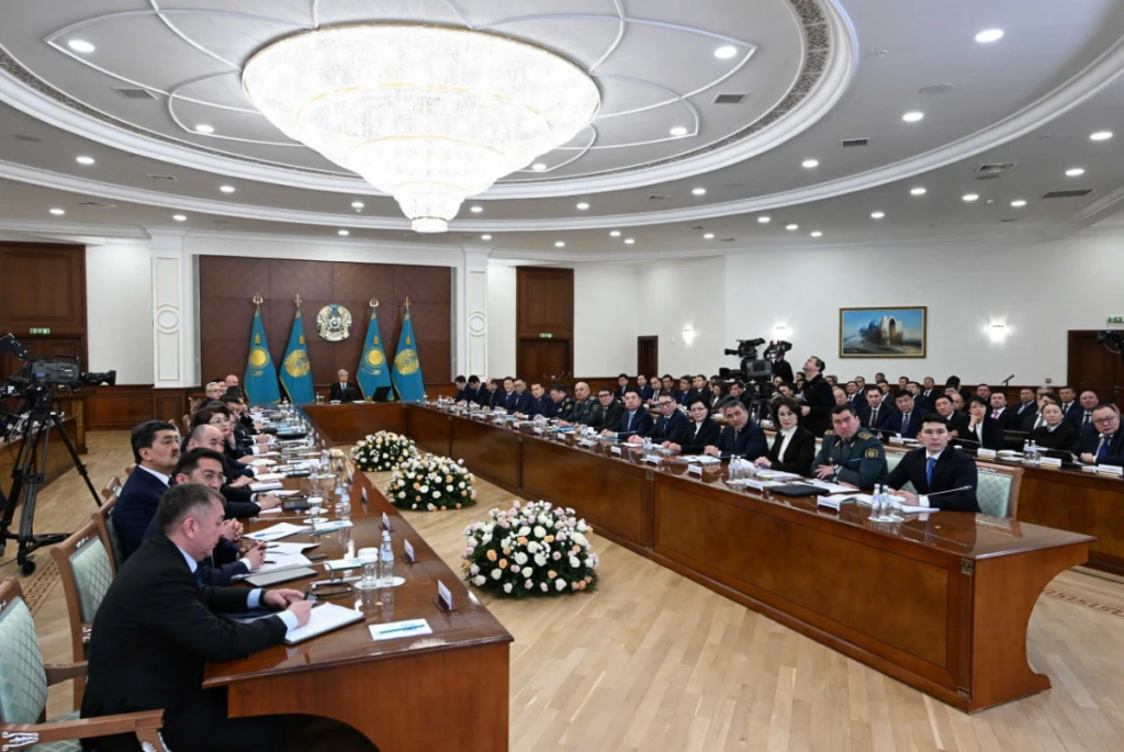 Медленную работу по запуску промышленных проектов отметил Президент