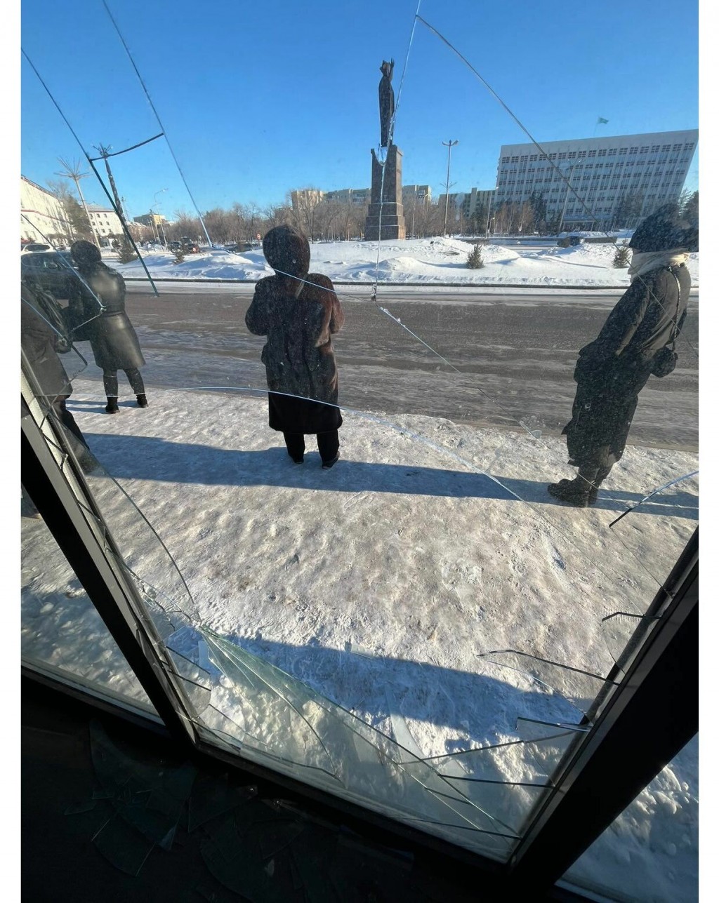 В Караганде неизвестные повредили очередную теплую остановку