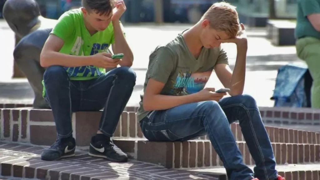 Сколько казахстанцев до 35 лет не имеют постоянной работы?