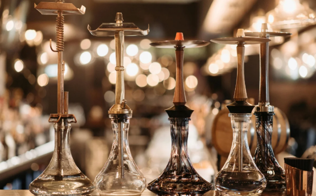 Сигареты теряют позиции: в Казахстане растет спрос на стики и кальян