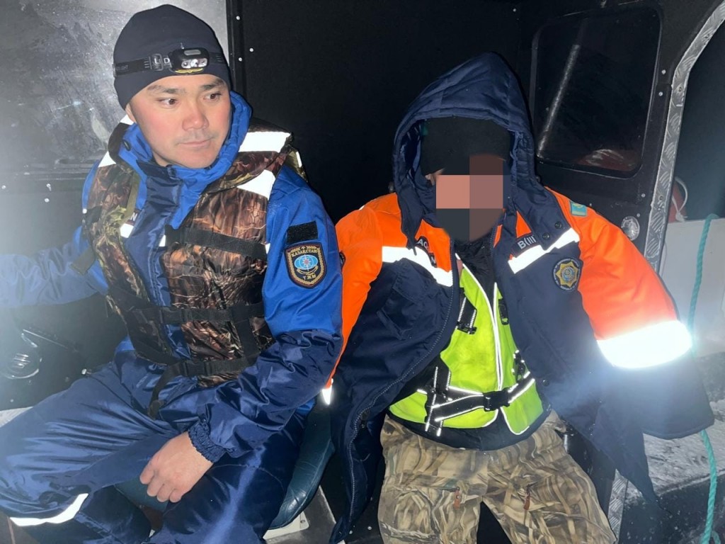 Подвела лодка: в Балхаше спасли одинокого рыбака