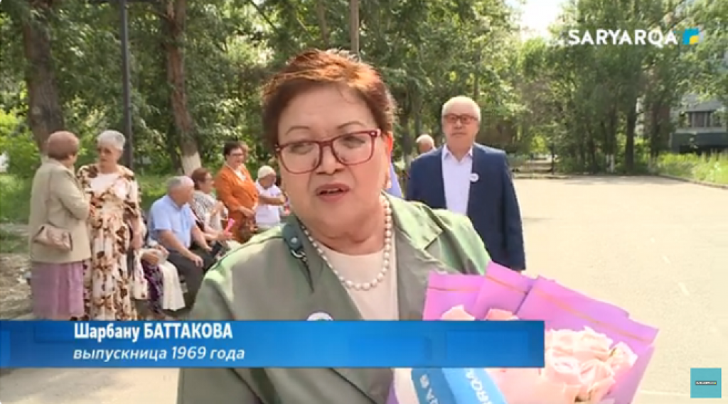 Выпускники одной из школ Караганды собрались вместе спустя 55 лет после выпуска