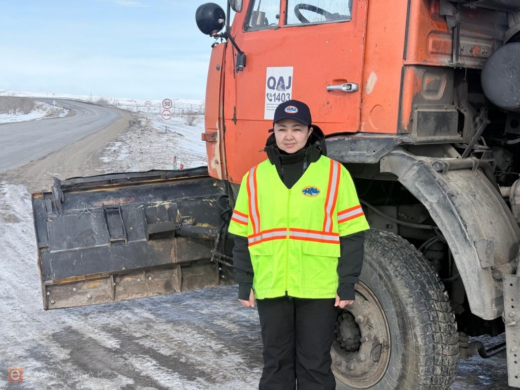 Единственная женщина-инженер работает в дорожной службе Карагандинской области
