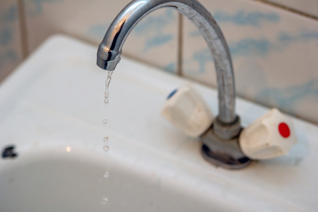 В двух местах Караганды произошли водопроводные аварии