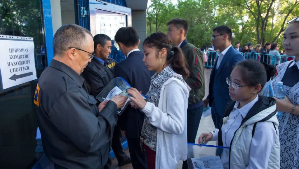 Аймагамбетов предложил изменить форматы ЕНТ и домашних заданий