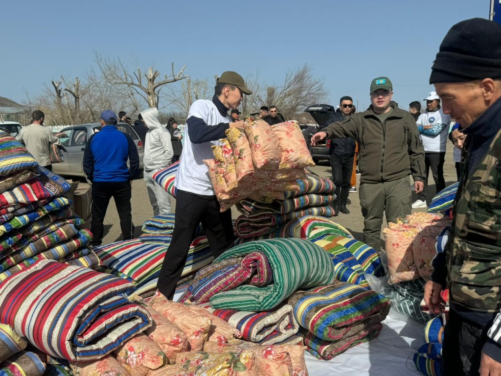 В Шетском районе идет раздача гуманитарной помощи пострадавшим от паводков