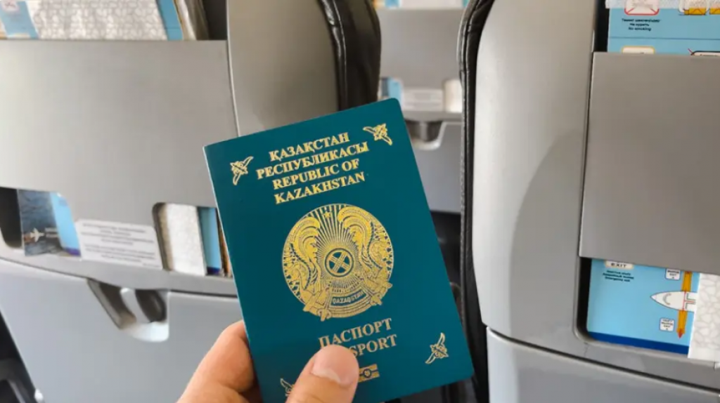 Должникам разрешат выезжать за границу из Казахстана: названы условия