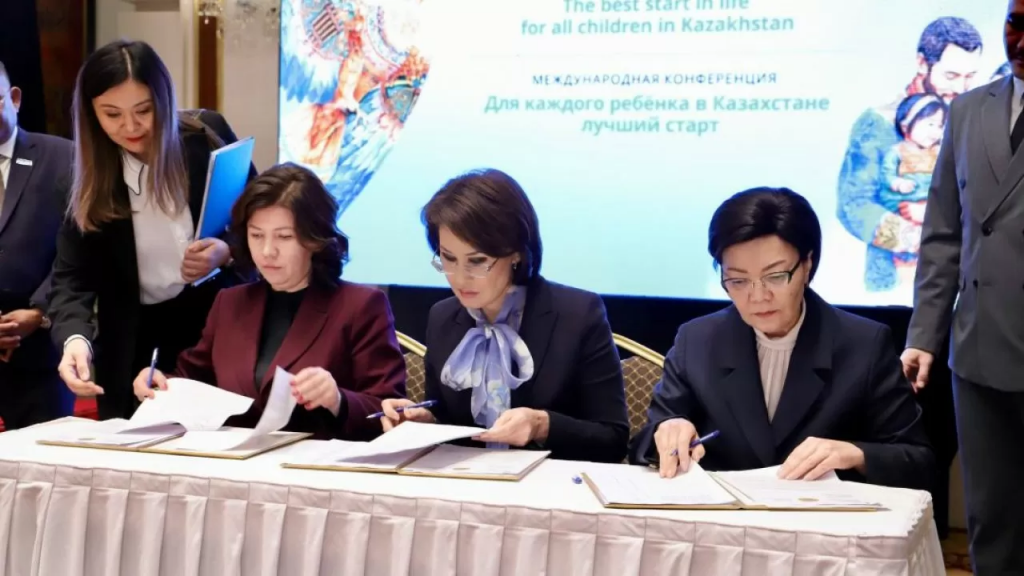 Казахстан утвердил комплексный план раннего развития детей