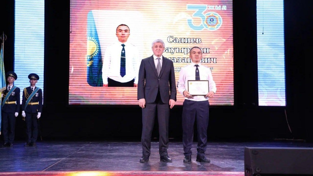 Спасателей Карагандинской области поздравили с профессиональным праздником