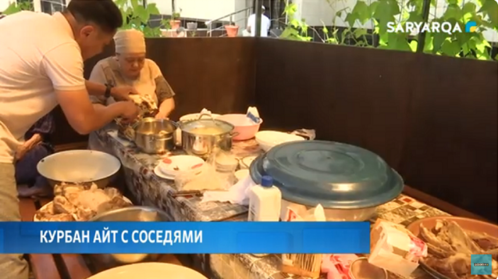 Отмечать праздники с соседями - новая тенденция: уверены жители одного из дворов Караганды