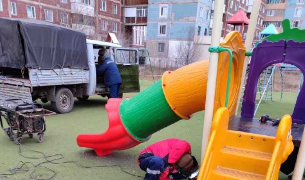 В Караганде устраняют последствия шквального ветра