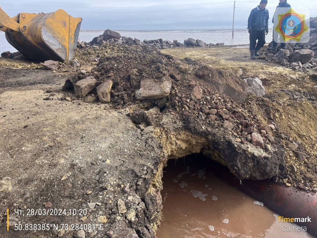 Еще на двух дорогах Карагандинской области произошли переливы