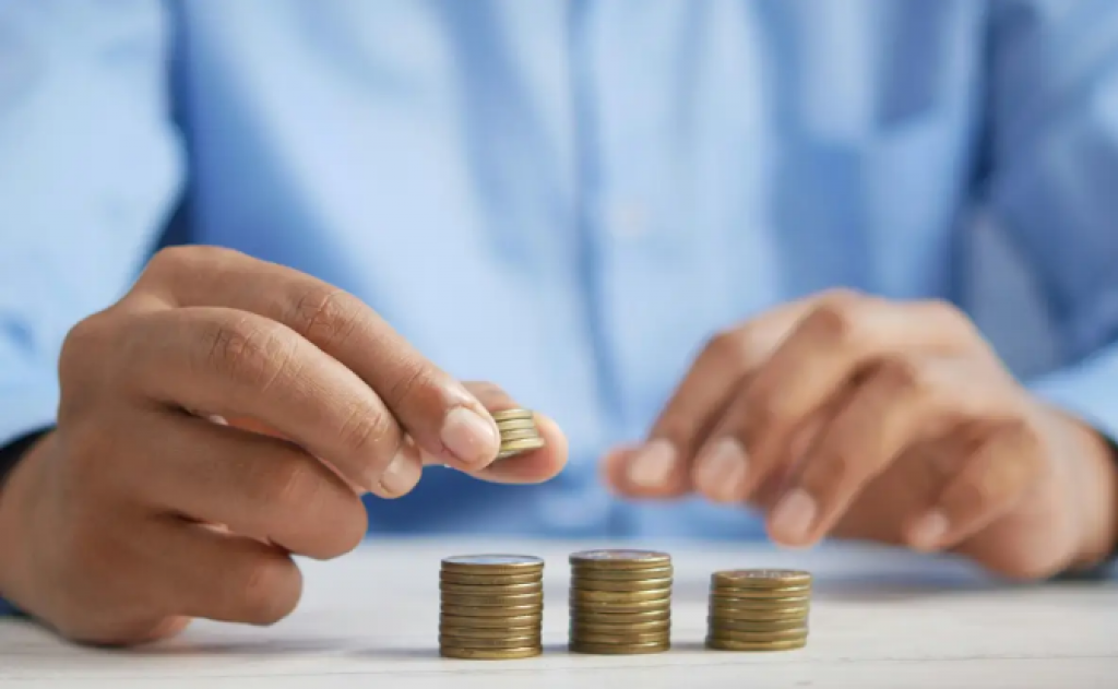 Кому повысят зарплаты в 2025 году в Казахстане