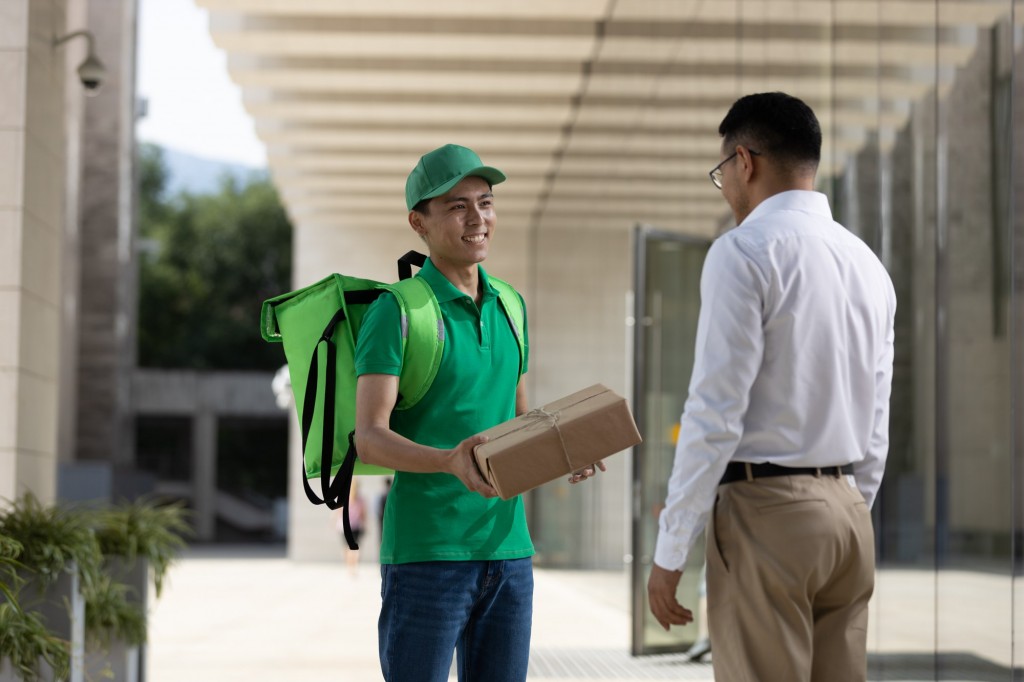 Управление до 100 доставок одновременно: новые возможности для бизнеса в Казахстане с web-версией inDrive.Курьеры