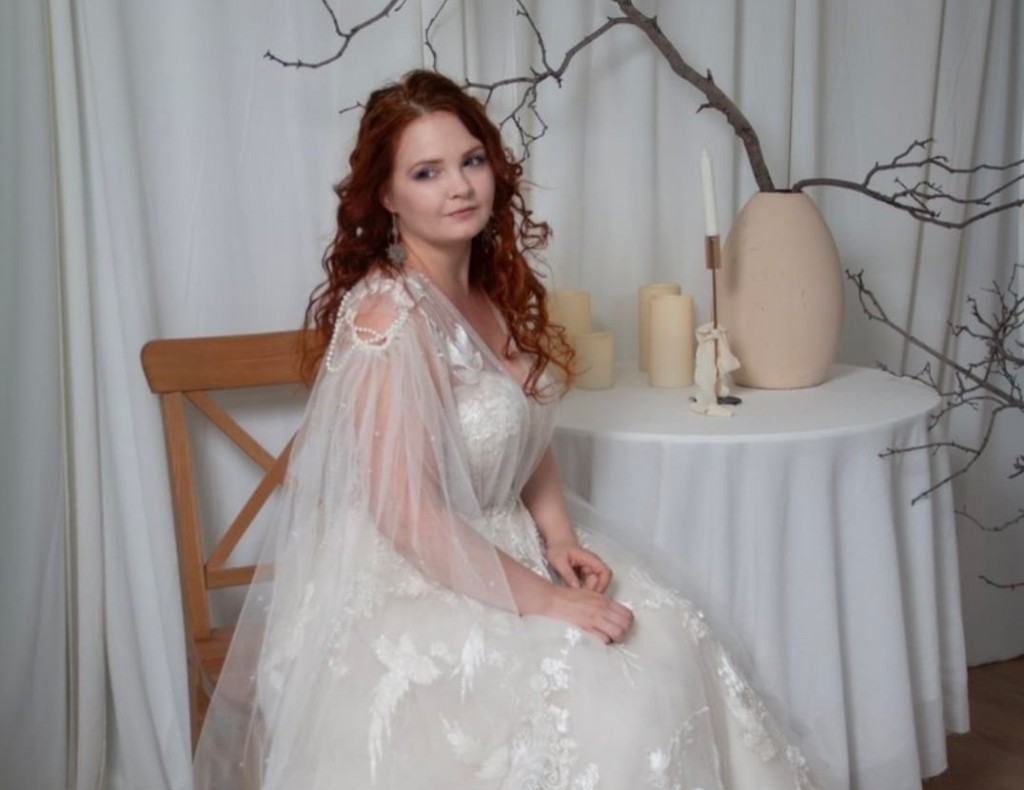 «Когда платье живет в голове»: Светлана Лебедева о сказках из ткани, хвосте русалки и жизни в однушке с королевским гардеробом