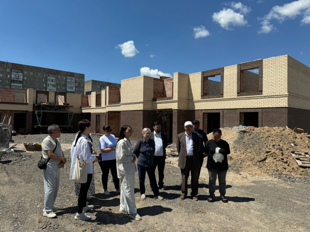 Вложившие более 350 миллионов тенге в строительство дома карагандинцы не могут дождаться своих квартир