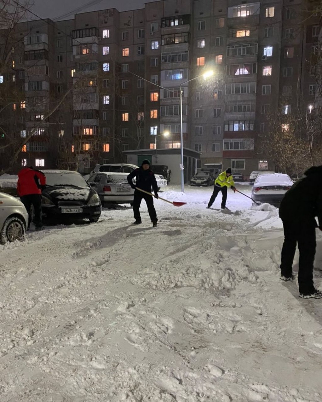 В Караганде предпринимателей и собственников жилья призвали к уборке снега