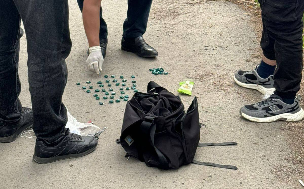 Закладчика наркотиков задержали с уликами в Караганде