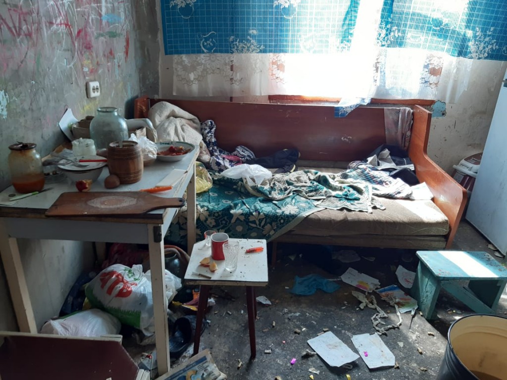 Тараканы, пожары и потоп: карагандинка устала бороться с неадекватным соседом