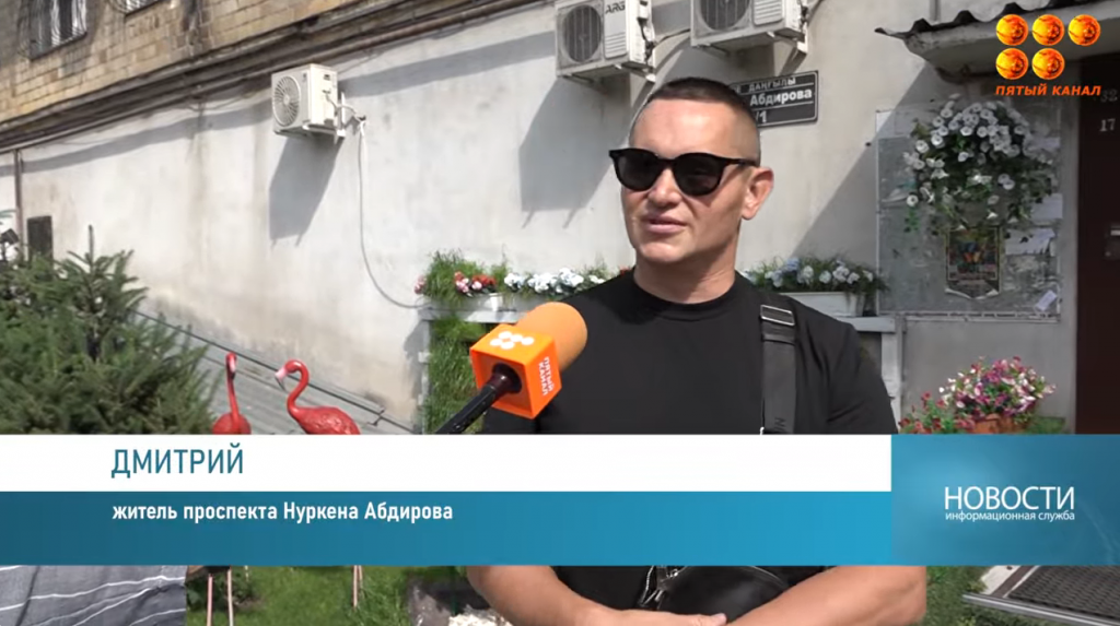 Житель дома на проспекте Нуркена Абдирова превратил вытоптанные и замусоренные палисадники в цветущий сад