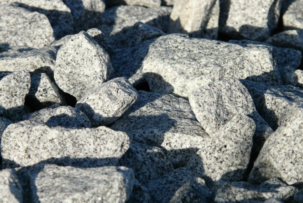 Казахстан может временно запретить ввоз гранита и брусчатки из-за рубежа