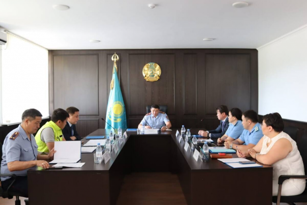 Полицейские и прокуроры определили причины ДТП в Карагандинской области