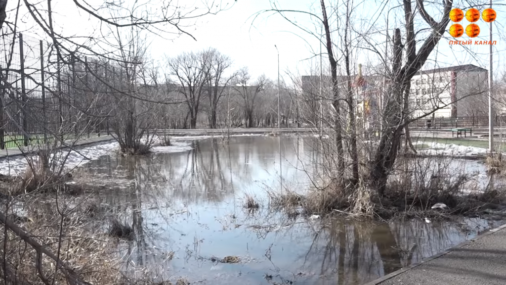 Снова вода в подвалах и дворах 13-го микрорайона Майкудука