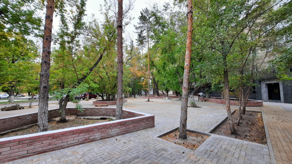 Когда завершат работы в новых мини-скверах Караганды по проспекту Абдирова