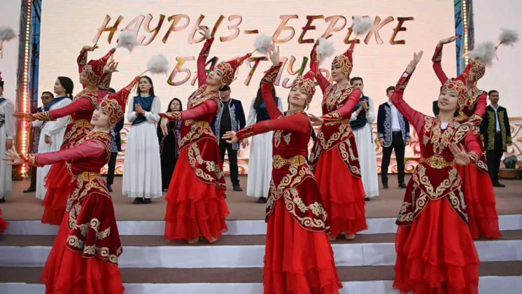 Наурызнама: 18 марта в Казахстане – День национальной одежды