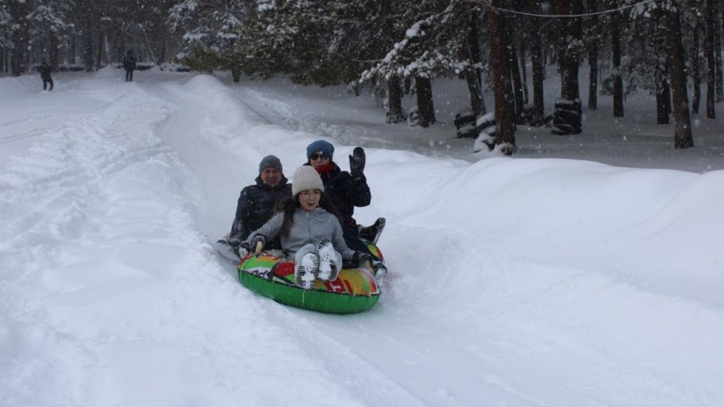 Көлікпен секс 3gp Кратос және жалаңаш қыздар