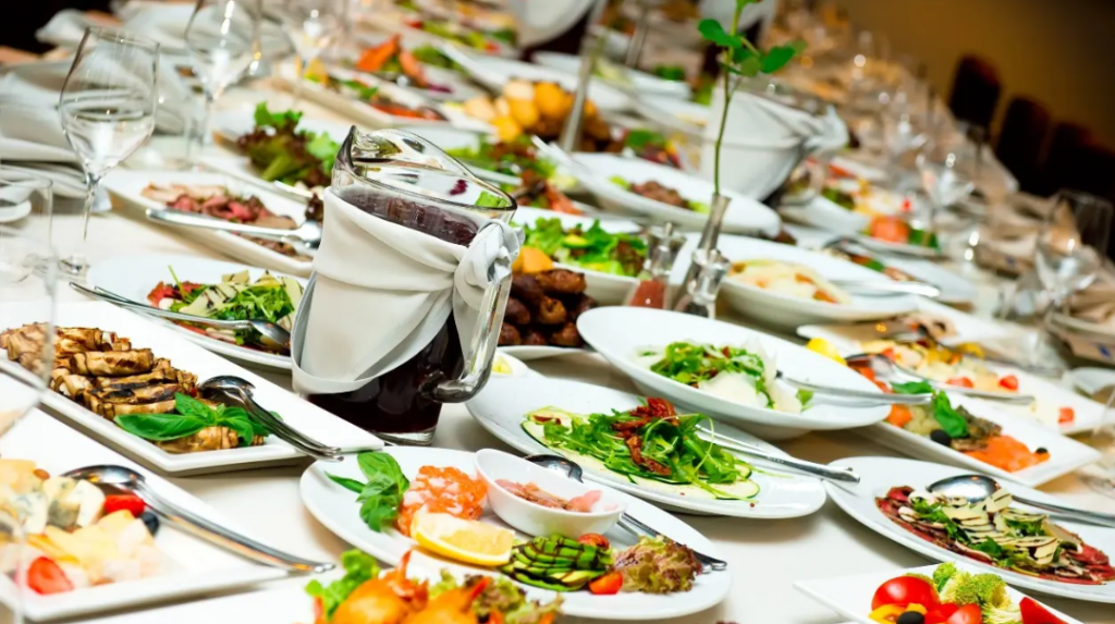 Куда обращаться казахстанским студентам, если их заставляют «накрывать на стол» преподавателям