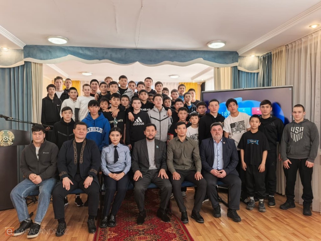 Қарағандыда Әлем чемпионы және арнайы жасақ жауынгері жасөспірімдерге қателіктердің бағасы туралы айтып берді