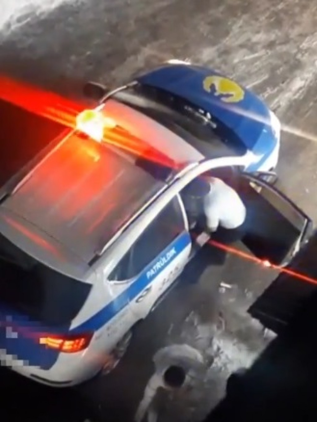 Карагандинка родила в патрульной машине