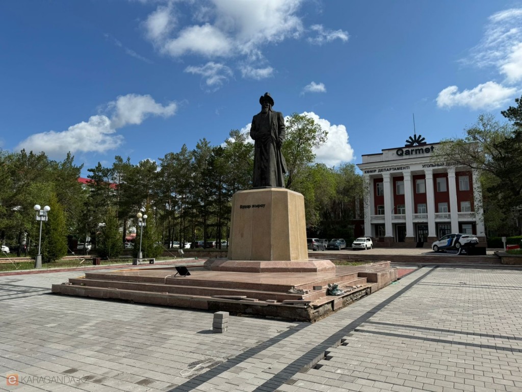 Реконструкцию площади перед памятником Бухар жырау завершили в Караганде