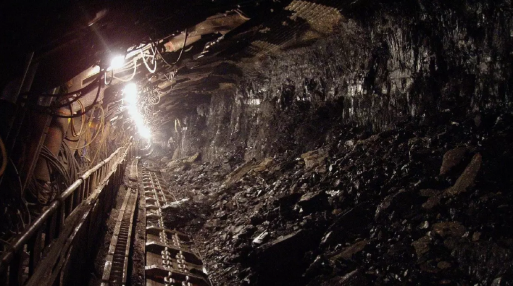 До года может занять тушение пожара на шахте 