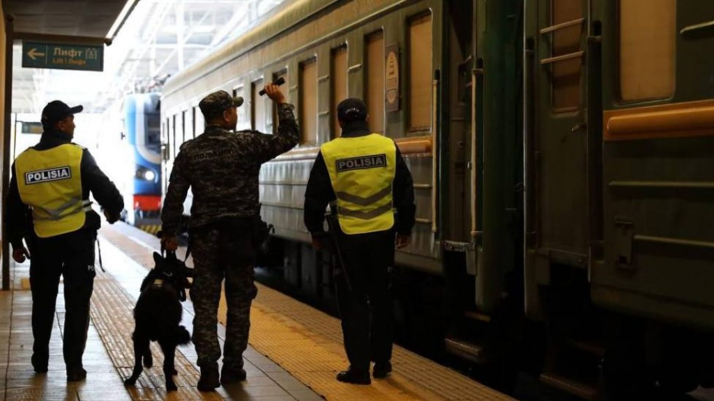 Сотрудники транспортной полиции усиливают профилактику на железнодорожных объектах